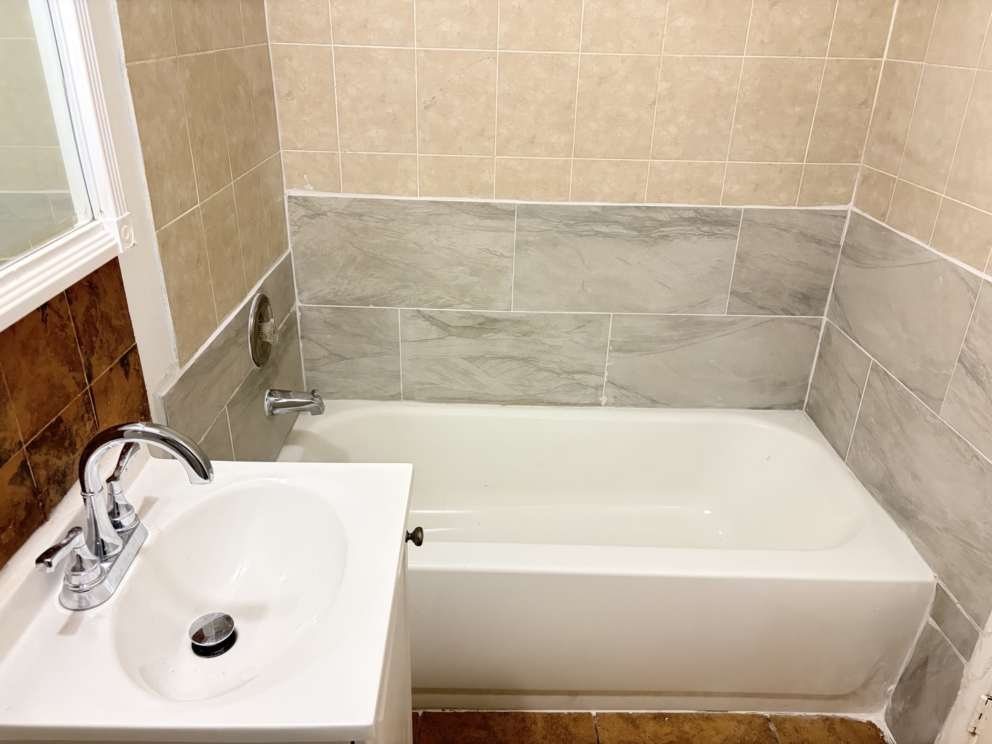 9802 Bianco Terrace #1A, Des Plaines, IL 60016