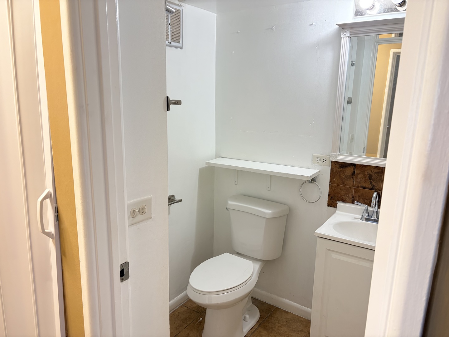 9802 Bianco Terrace #1A, Des Plaines, IL 60016