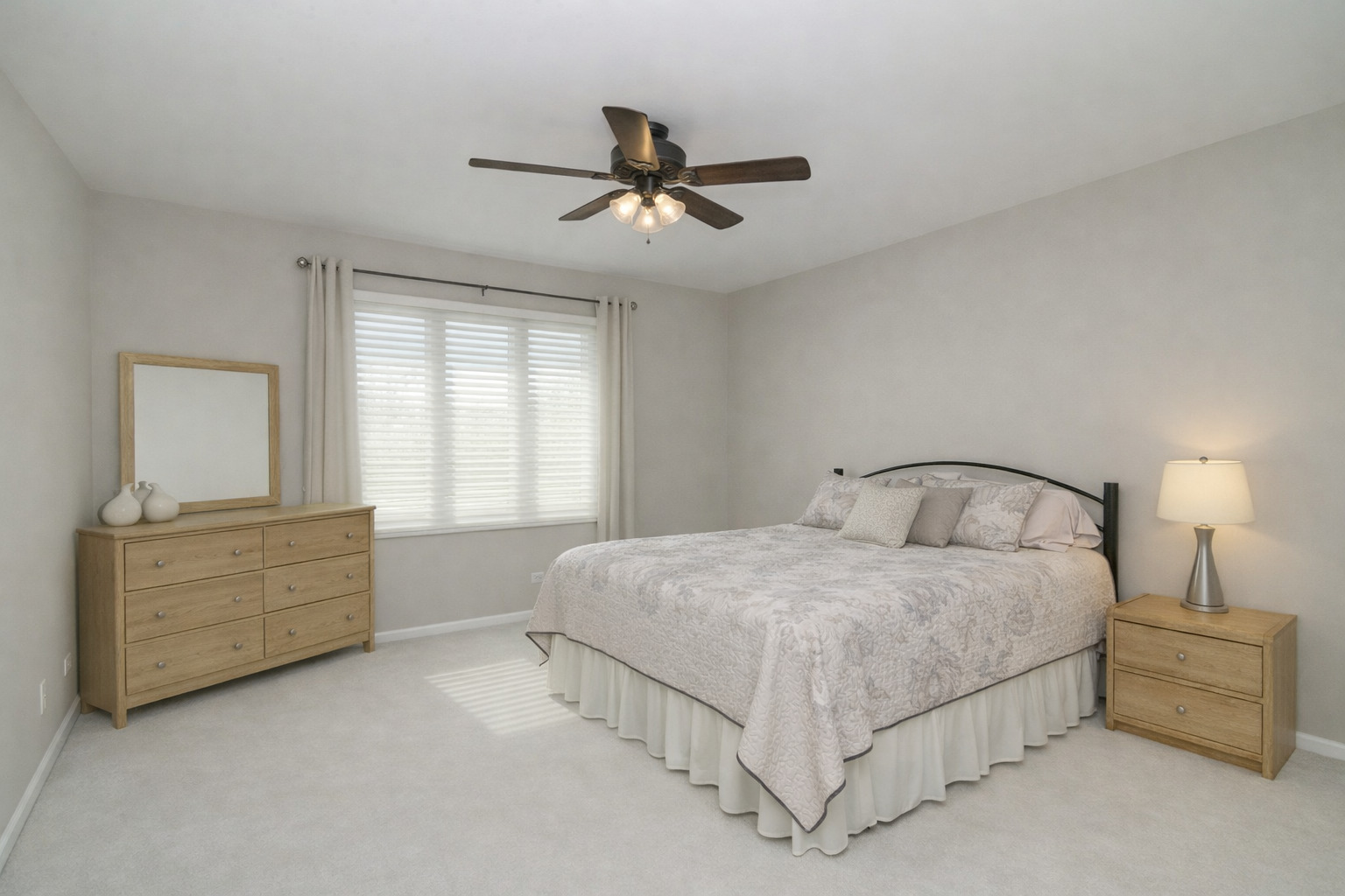 909 Hampton Drive, Carol Stream, IL 60188