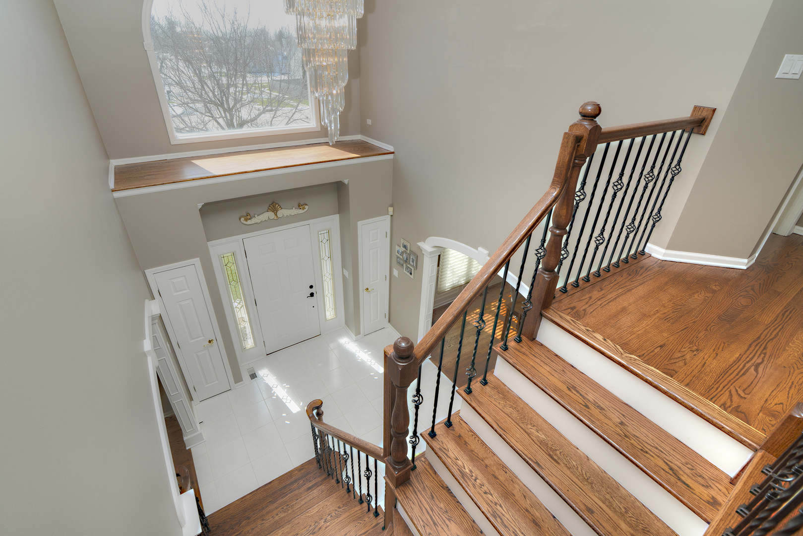 909 Hampton Drive, Carol Stream, IL 60188