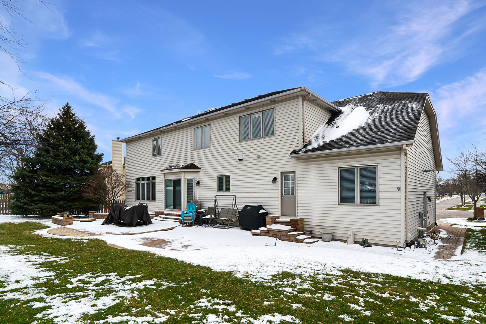 909 Hampton Drive, Carol Stream, IL 60188