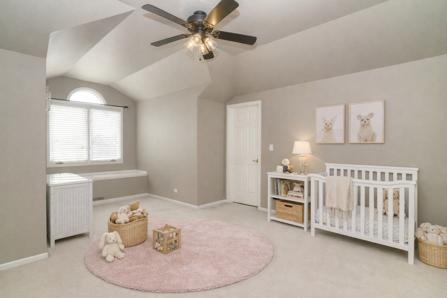 909 Hampton Drive, Carol Stream, IL 60188