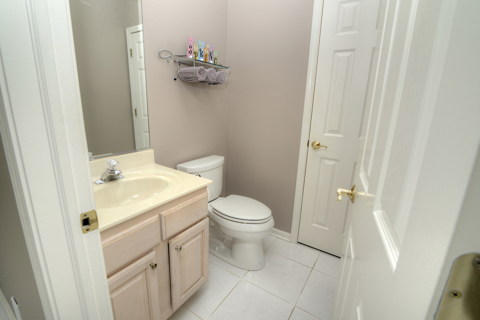 909 Hampton Drive, Carol Stream, IL 60188