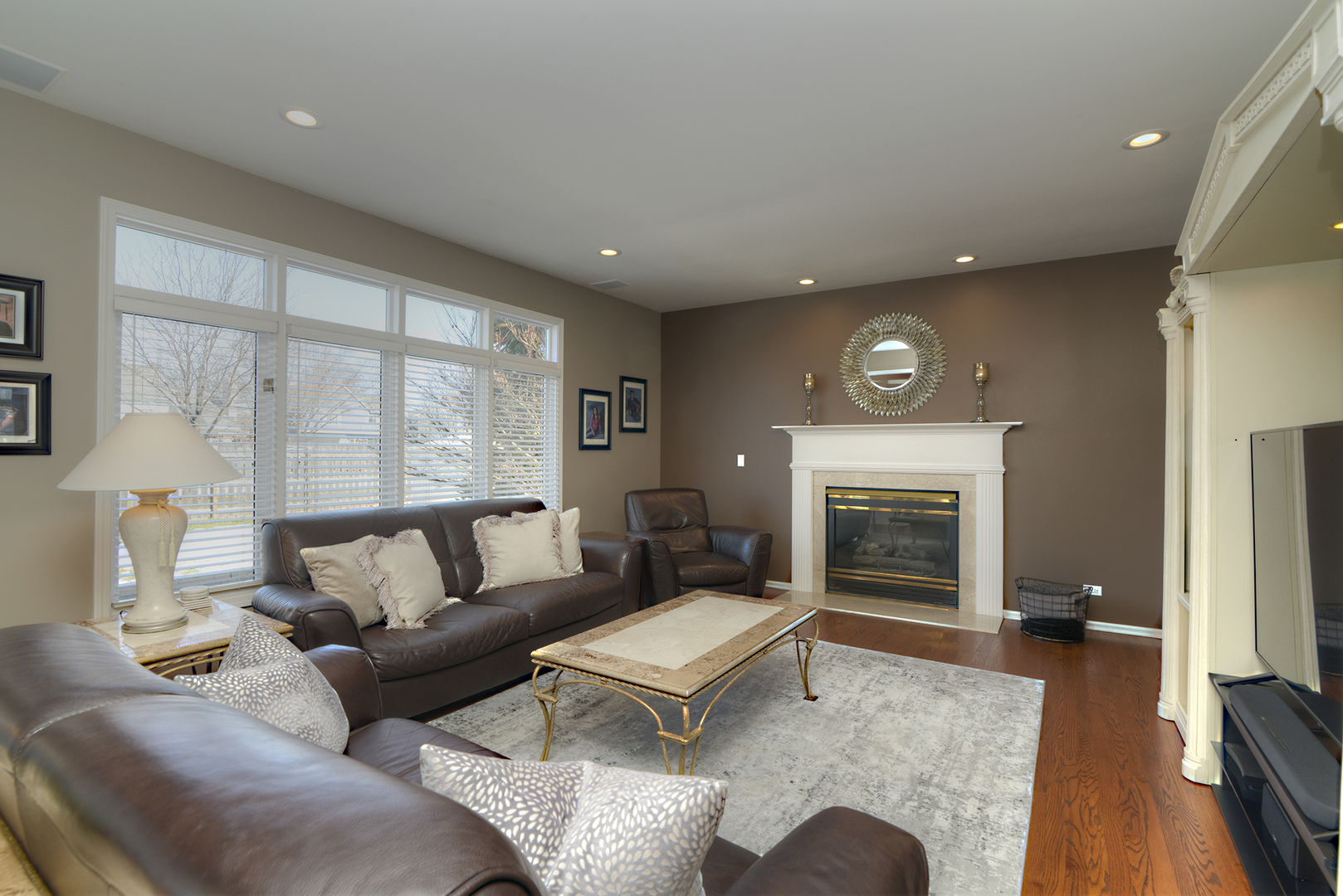 909 Hampton Drive, Carol Stream, IL 60188