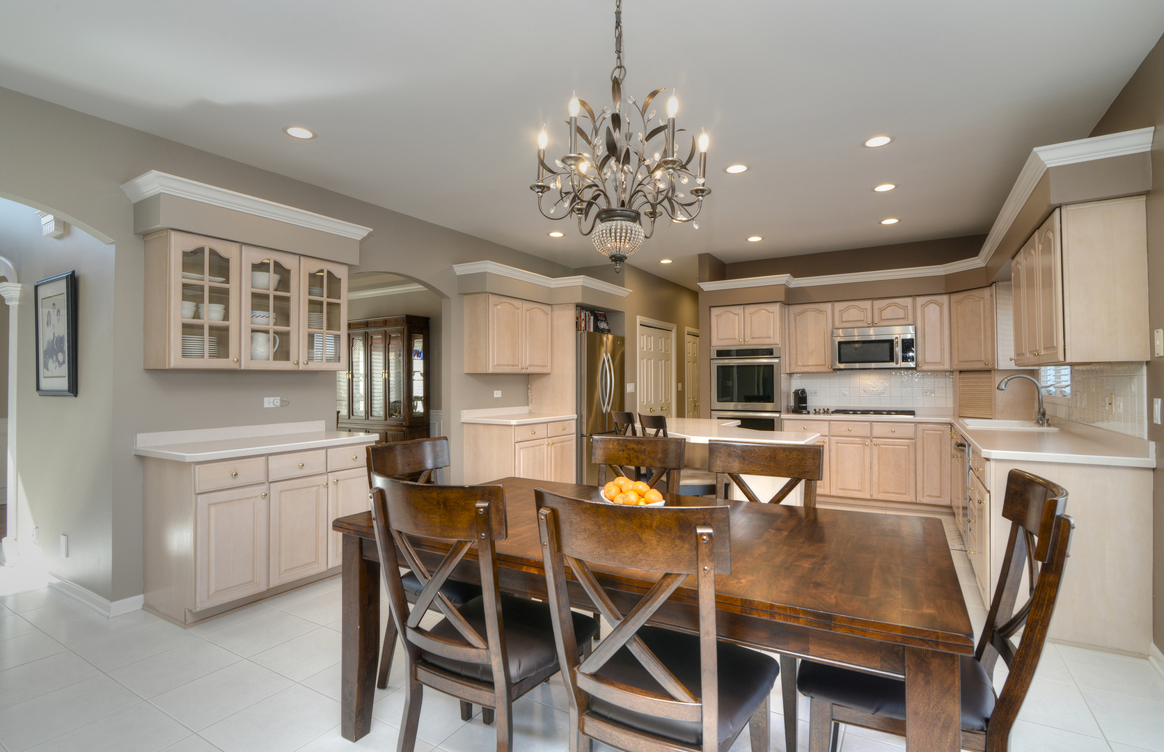 909 Hampton Drive, Carol Stream, IL 60188