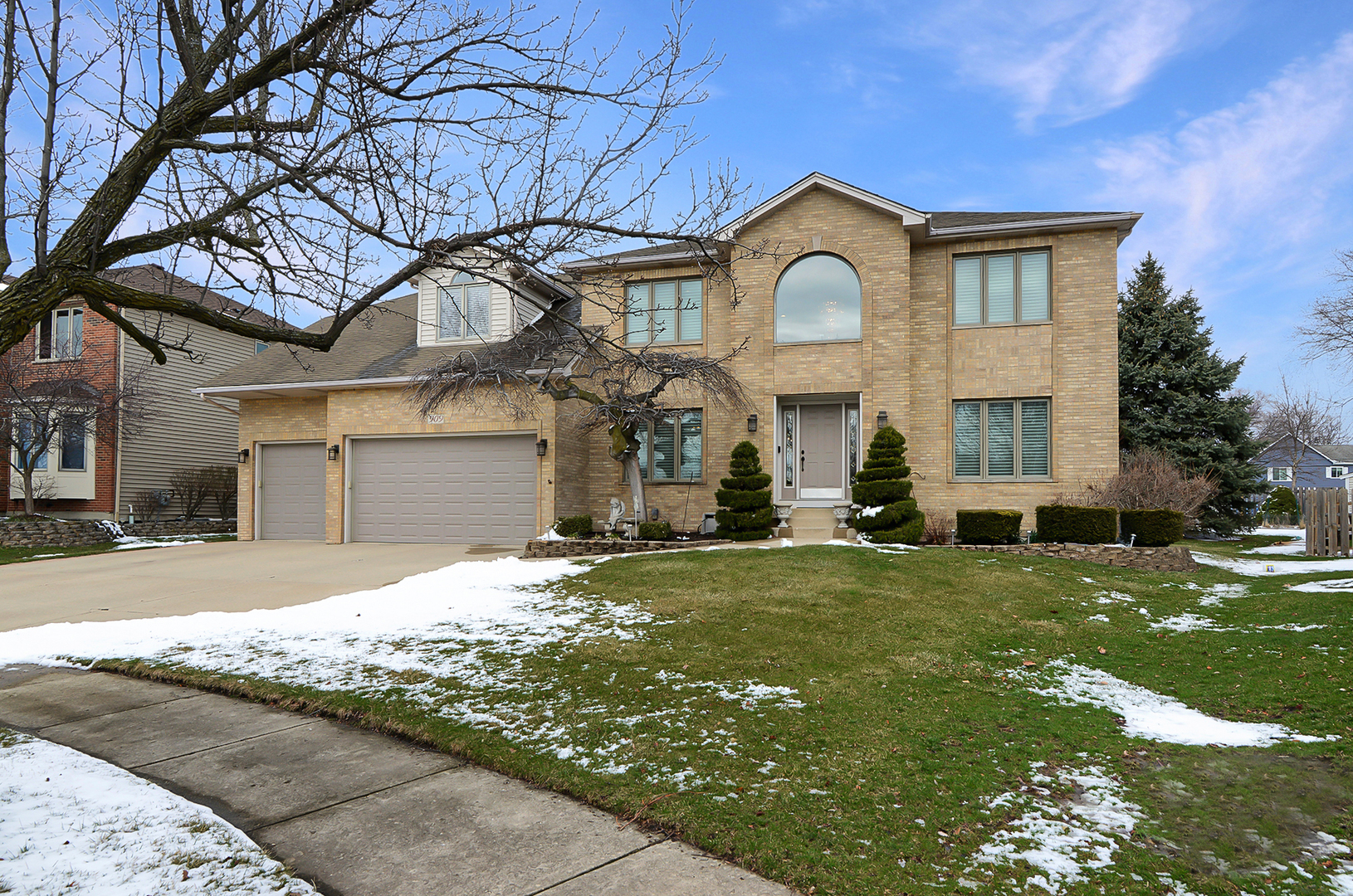 909 Hampton Drive, Carol Stream, IL 60188