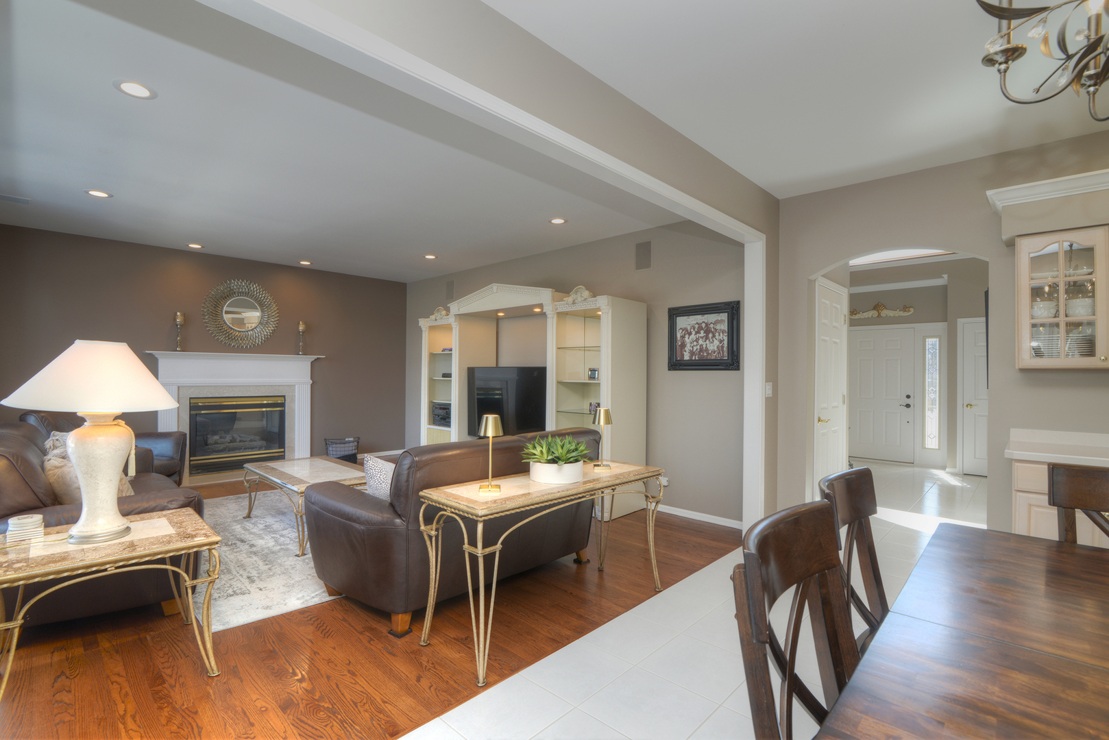 909 Hampton Drive, Carol Stream, IL 60188