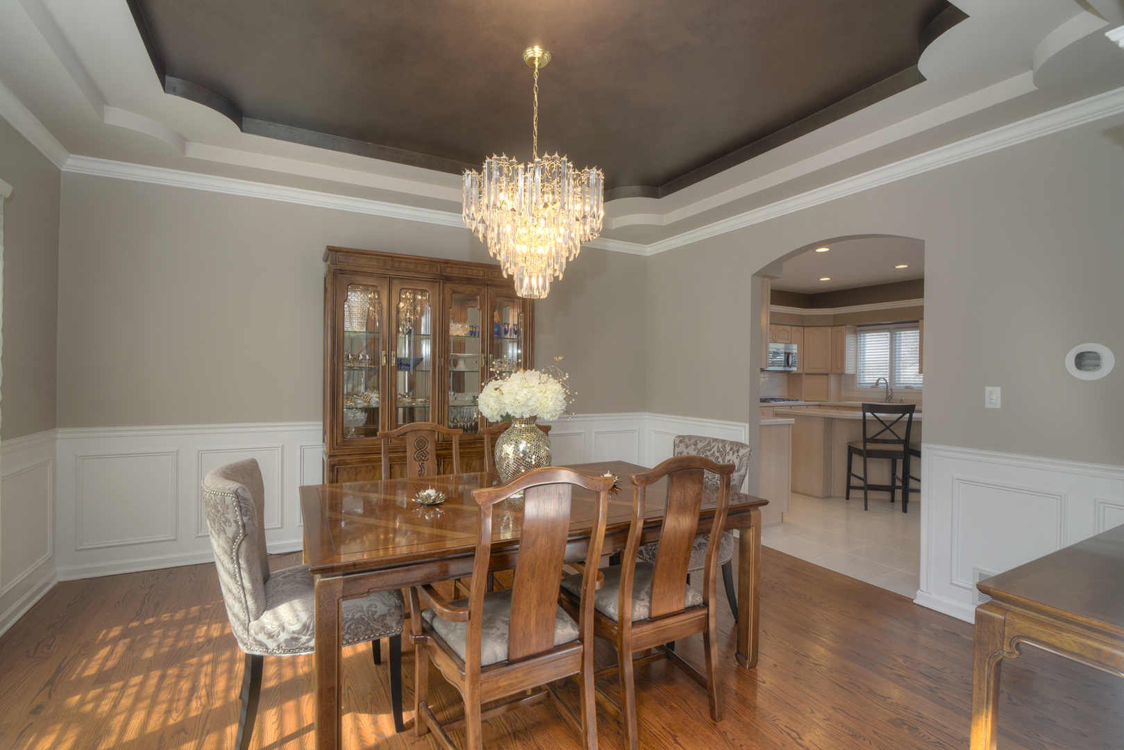 909 Hampton Drive, Carol Stream, IL 60188