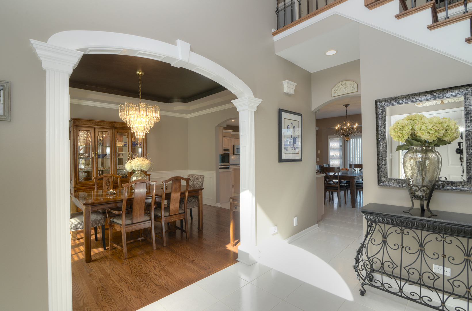 909 Hampton Drive, Carol Stream, IL 60188