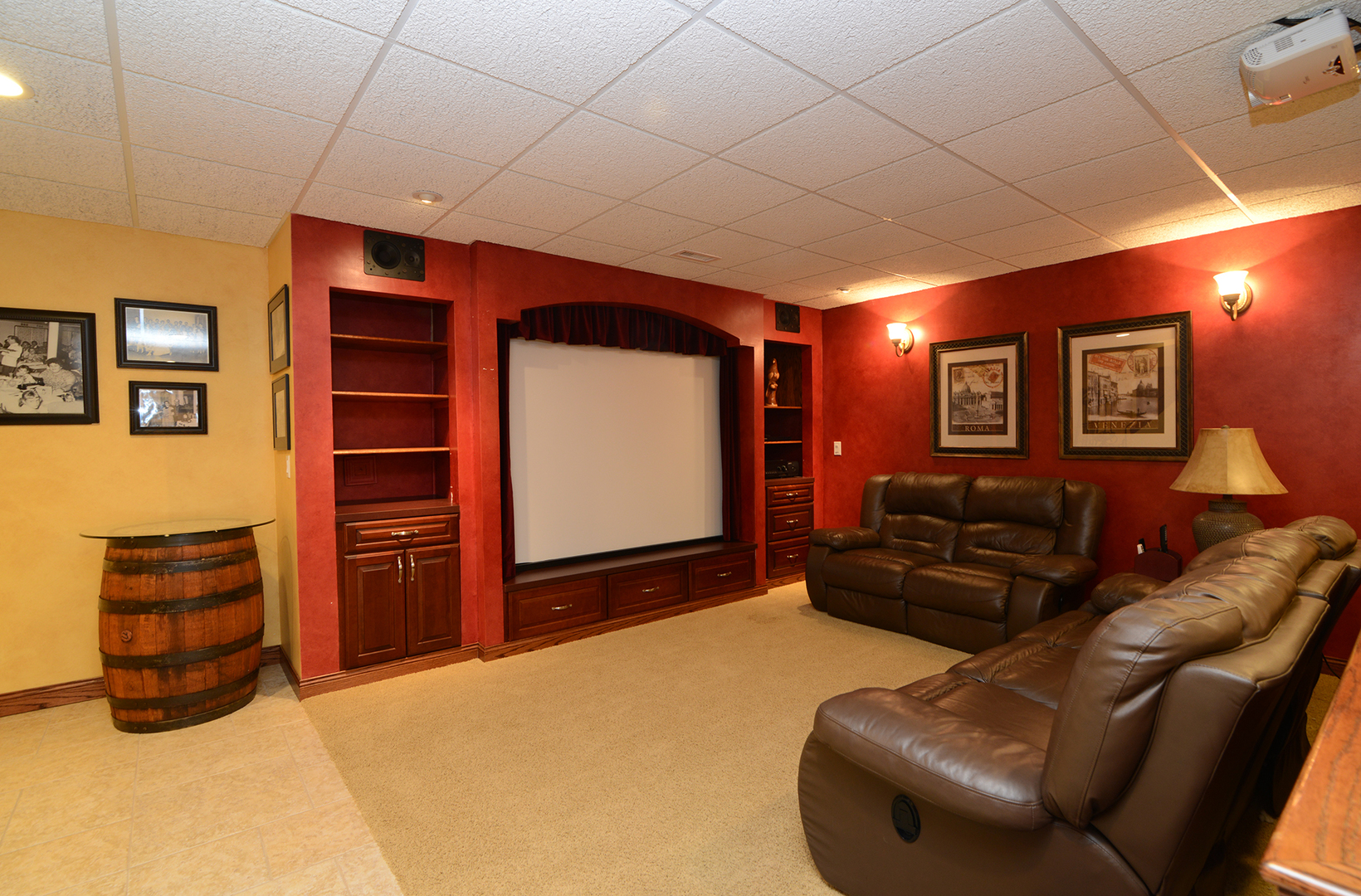 909 Hampton Drive, Carol Stream, IL 60188