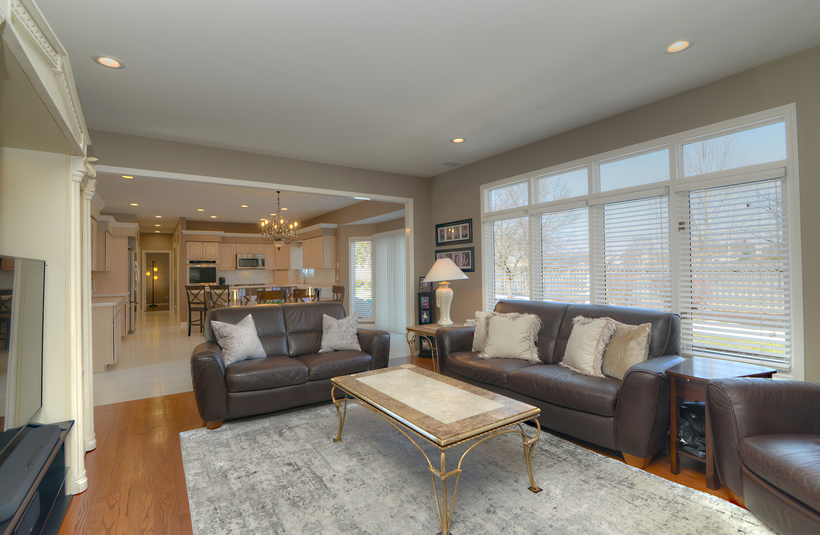 909 Hampton Drive, Carol Stream, IL 60188