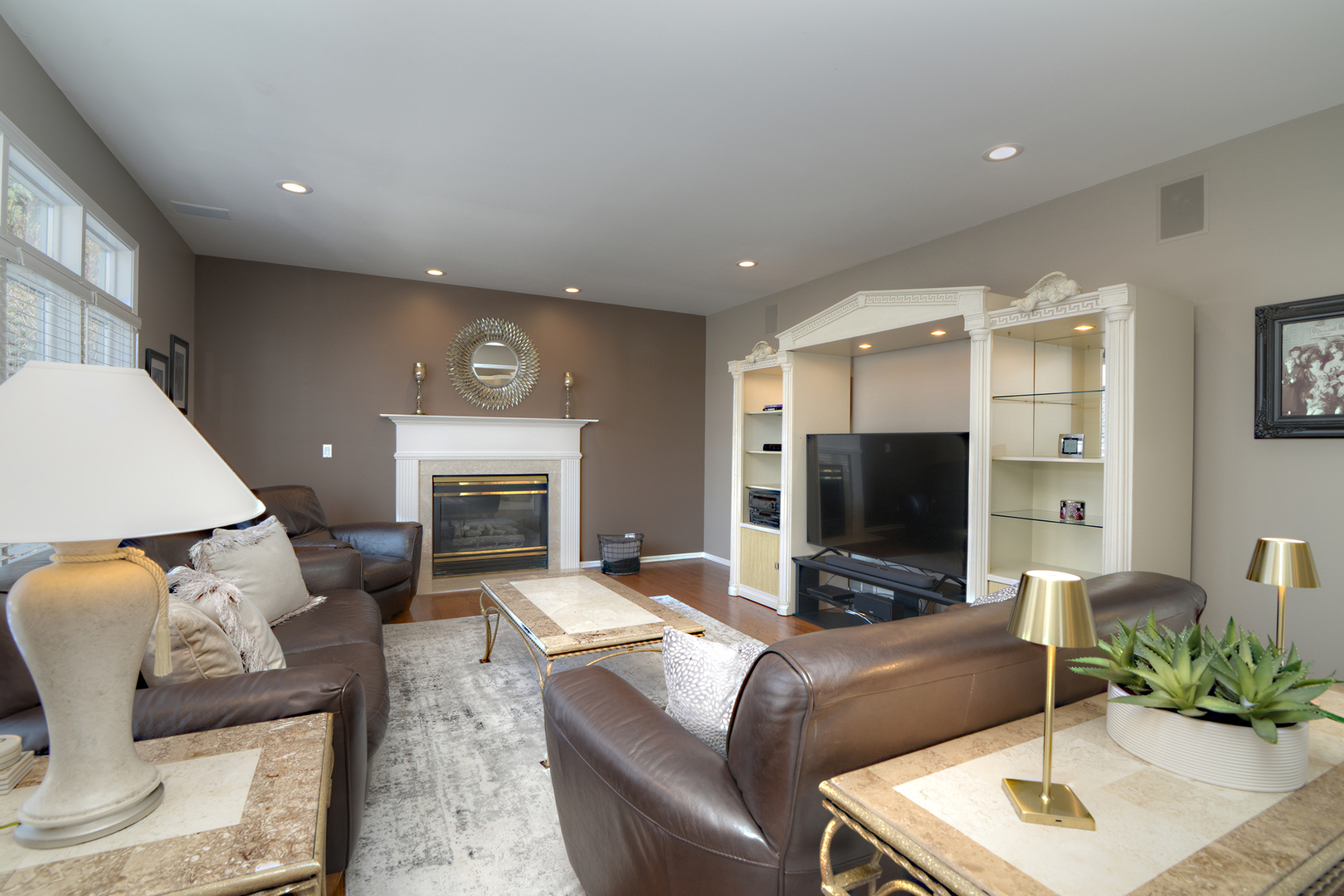 909 Hampton Drive, Carol Stream, IL 60188