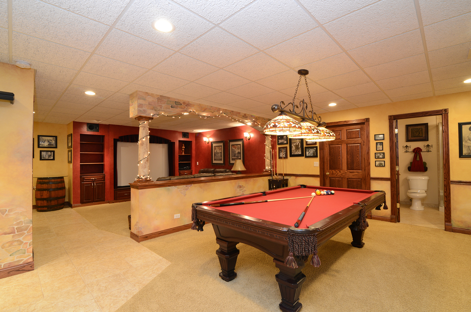 909 Hampton Drive, Carol Stream, IL 60188