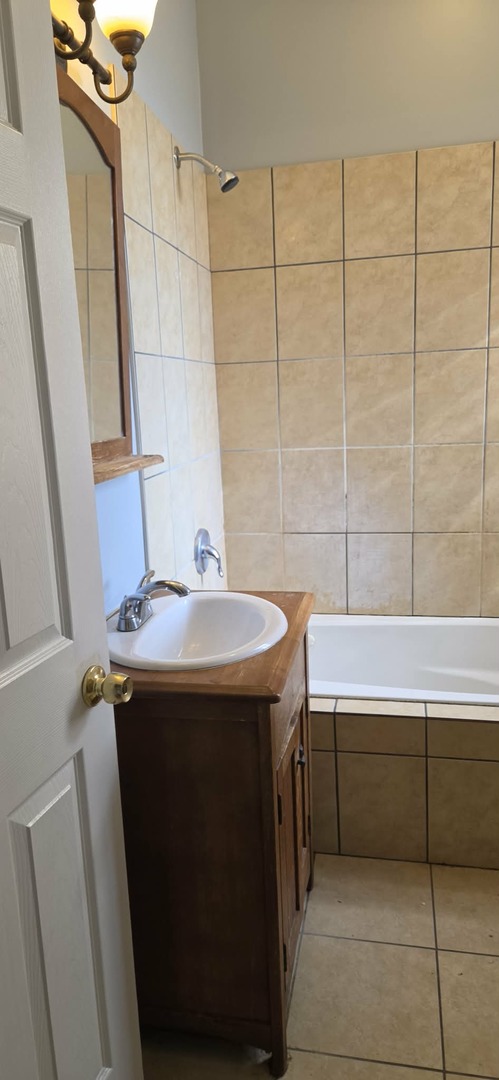 225 E 59th Street #3, Chicago, IL 60637