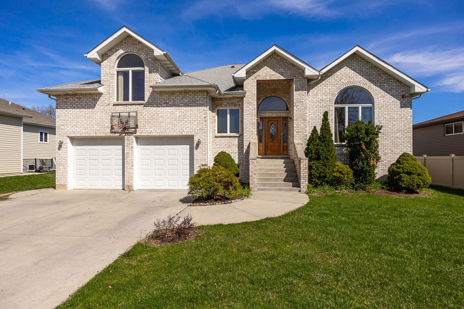 10225 S 81st Court, Palos Hills, IL 60465