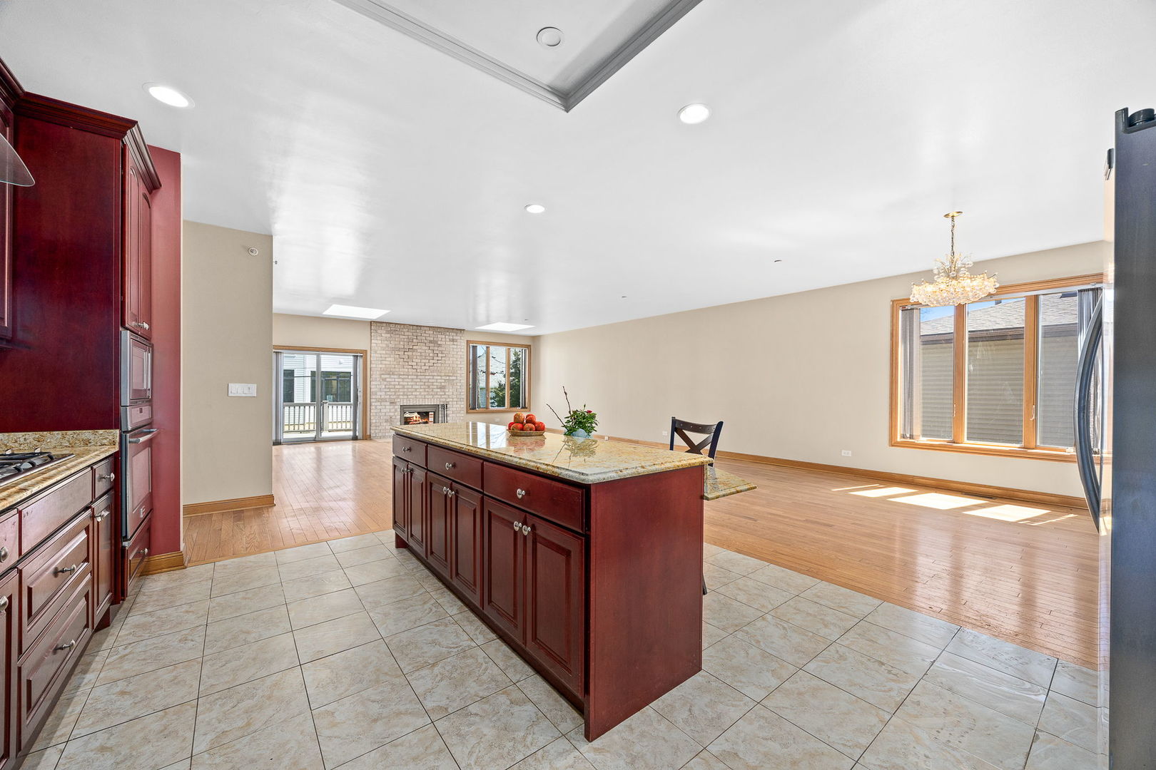 10225 S 81st Court, Palos Hills, IL 60465