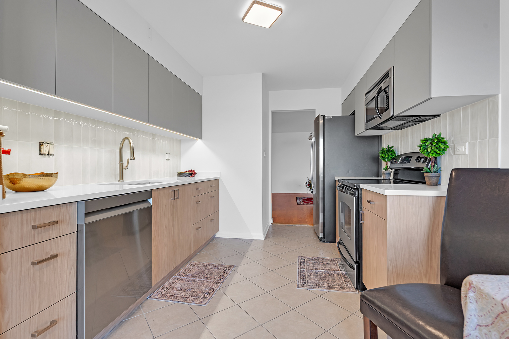 9240 Gross Point Road #410, Skokie, IL 60077