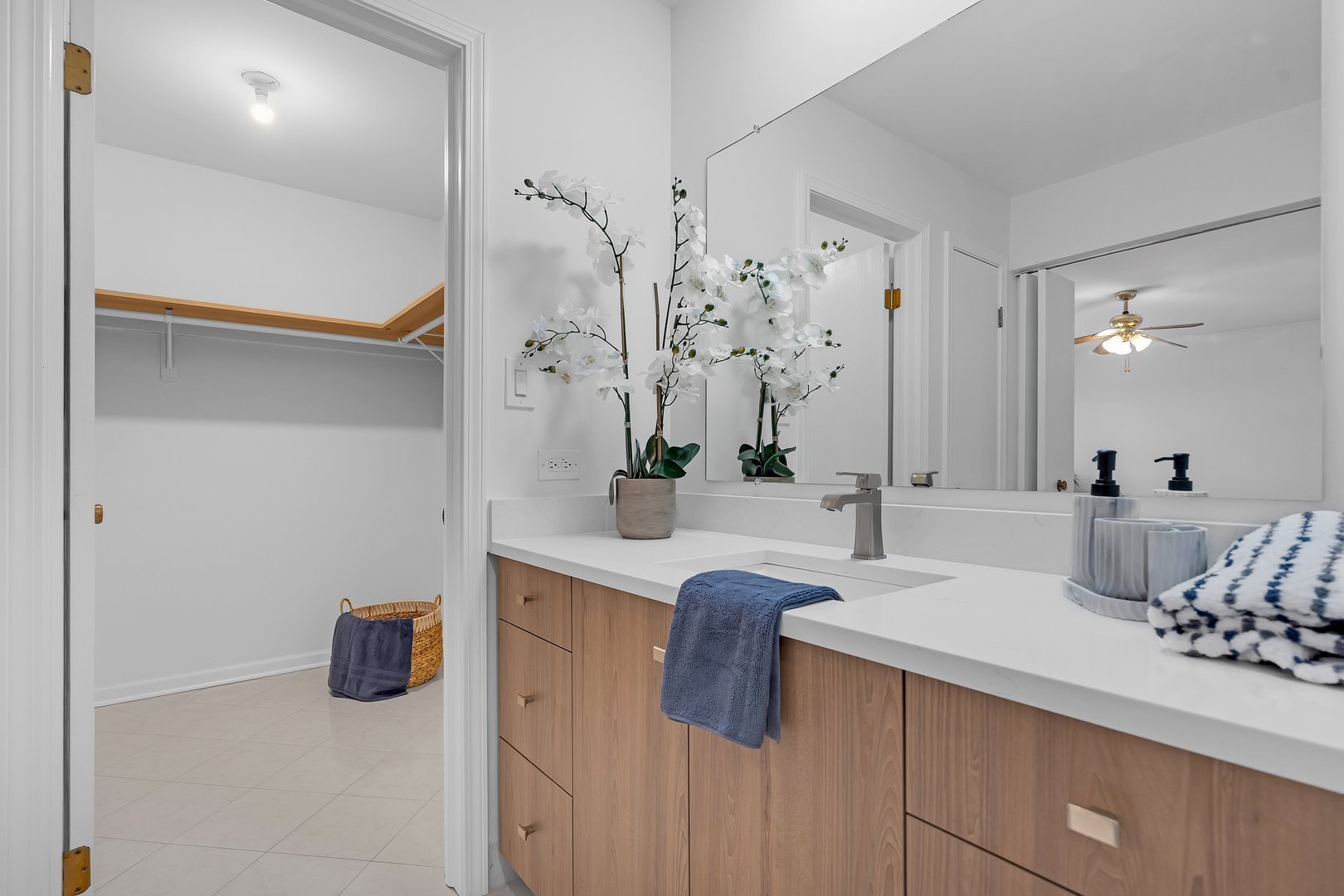 9240 Gross Point Road #410, Skokie, IL 60077