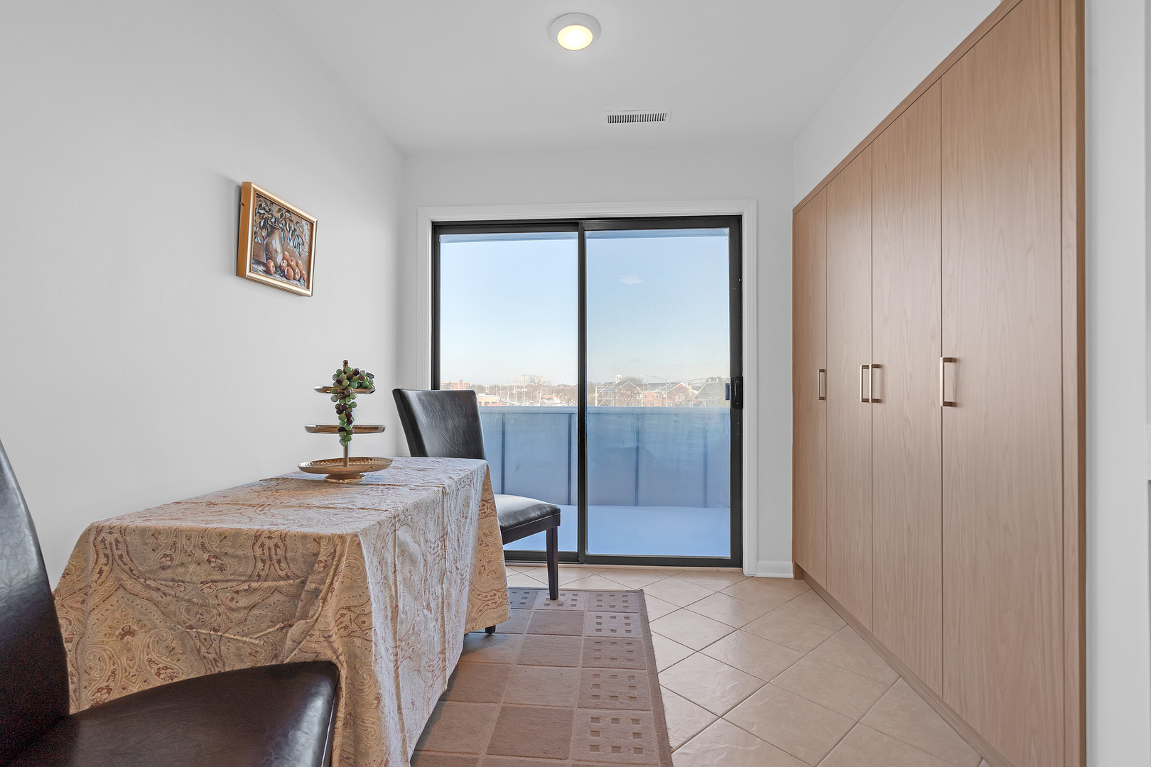 9240 Gross Point Road #410, Skokie, IL 60077