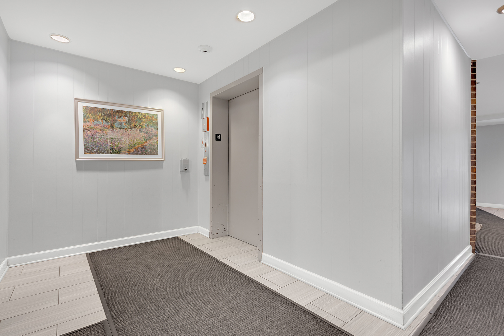 9240 Gross Point Road #410, Skokie, IL 60077