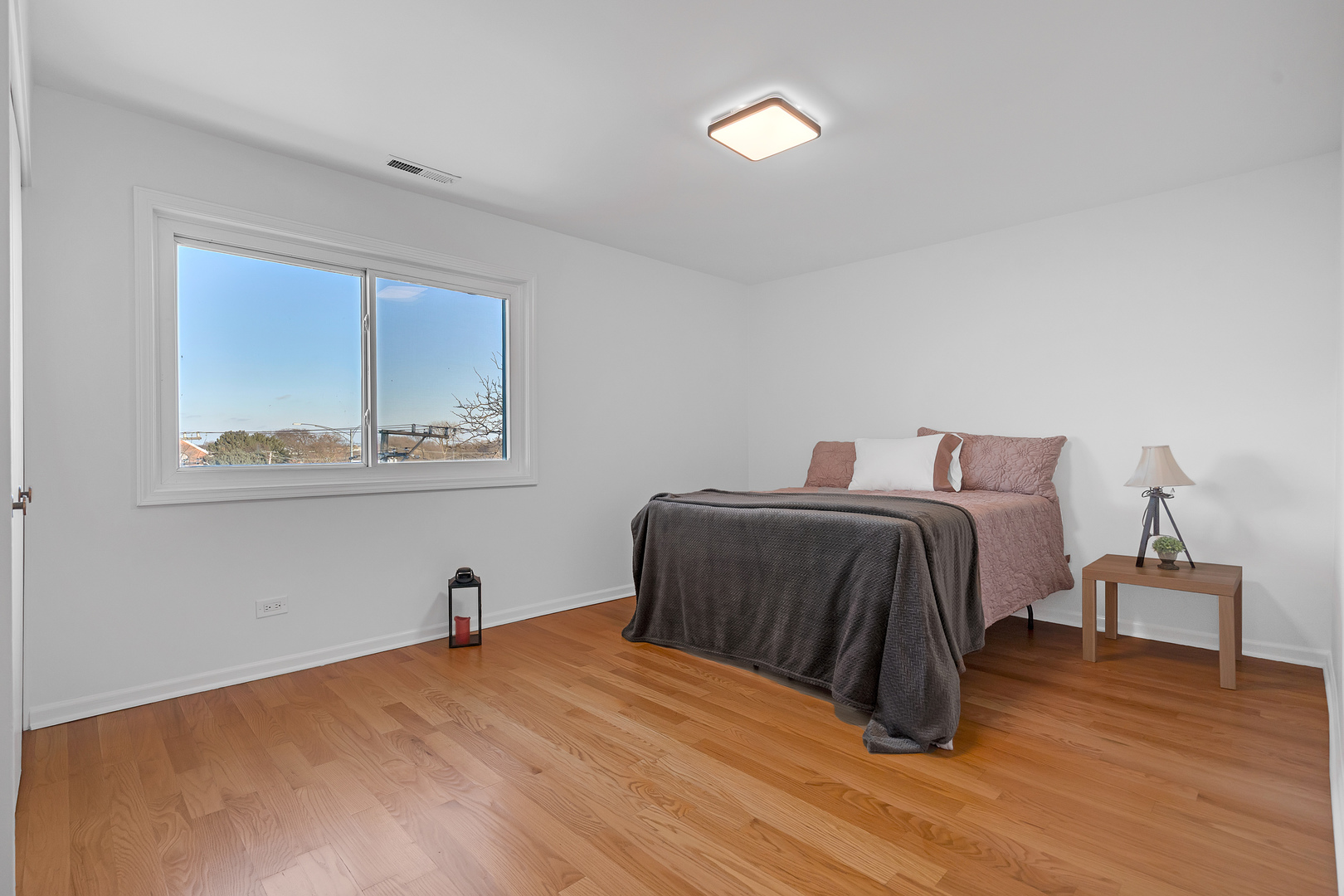 9240 Gross Point Road #410, Skokie, IL 60077