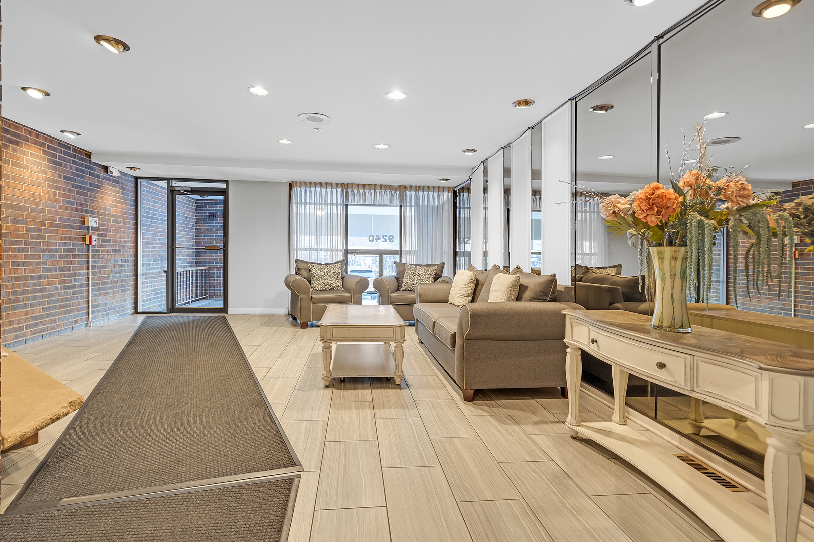 9240 Gross Point Road #410, Skokie, IL 60077