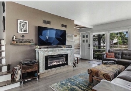 291 E Wilson Street, Elmhurst, IL 60126