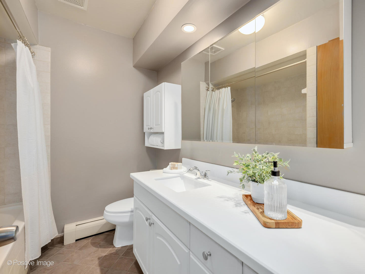 27 S Waiola Avenue #302, La Grange, IL 60525