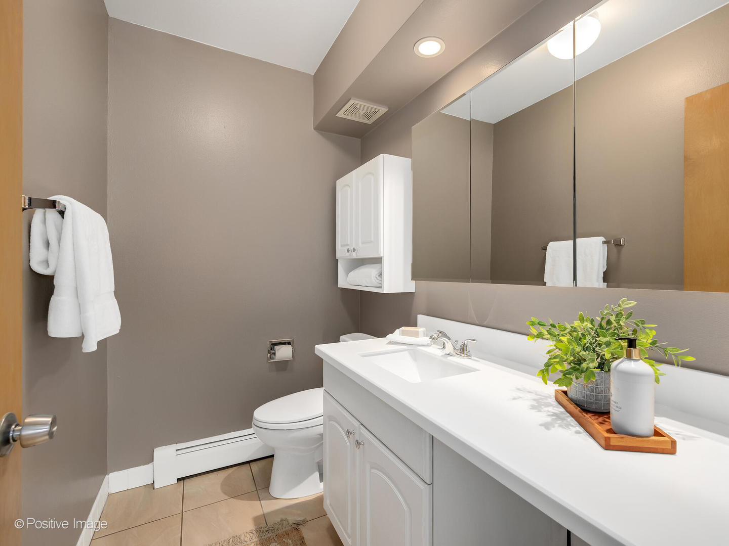 27 S Waiola Avenue #302, La Grange, IL 60525