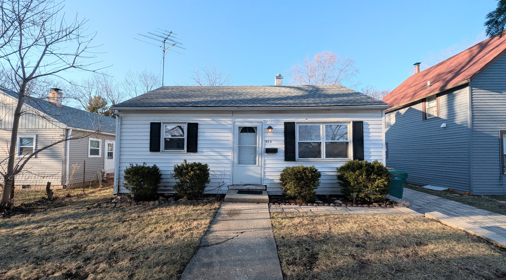 923 Jasper Street, Joliet, IL 60436