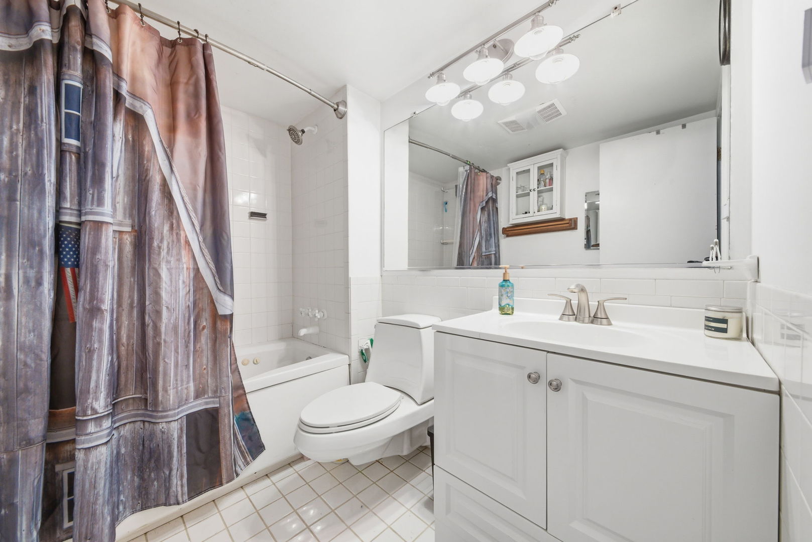 483 N Larch Avenue #204W, Elmhurst, IL 60126