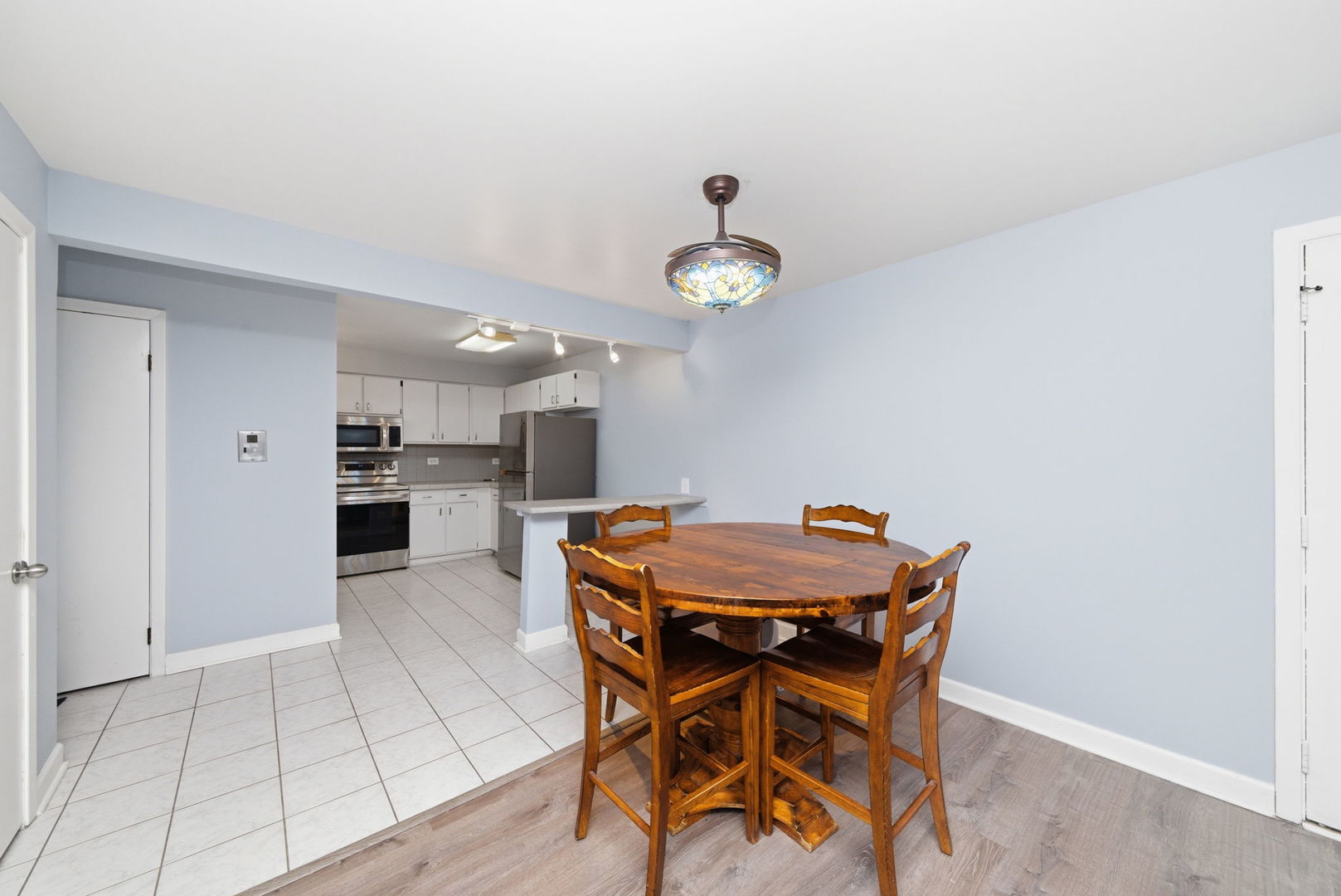 483 N Larch Avenue #204W, Elmhurst, IL 60126