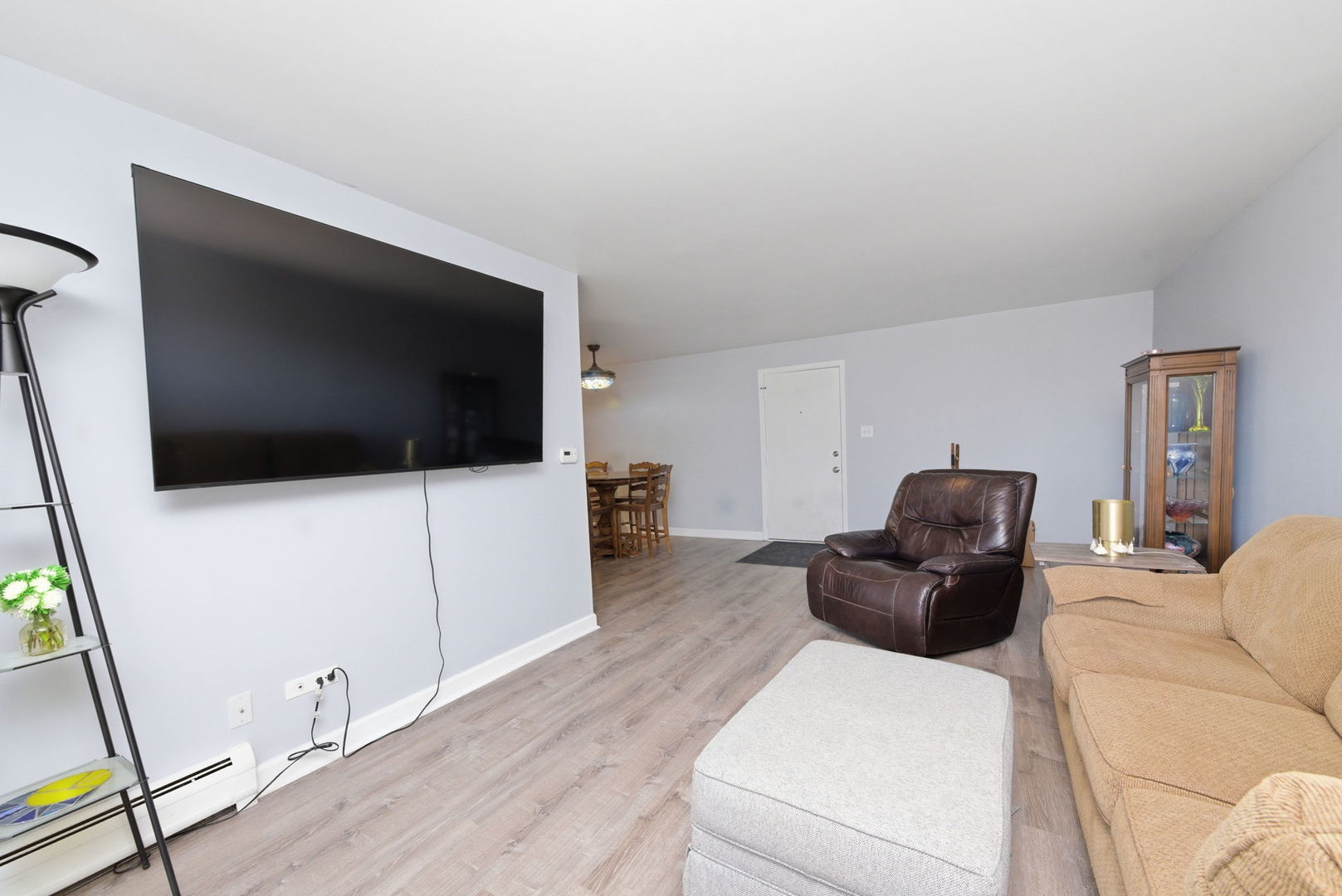 483 N Larch Avenue #204W, Elmhurst, IL 60126