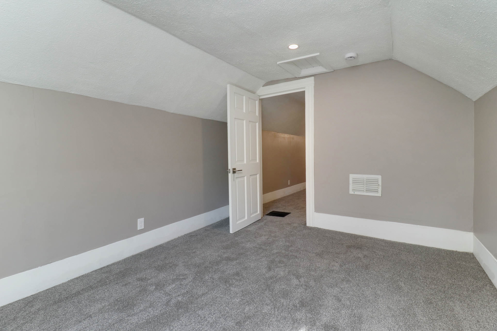 507 W Oakland Avenue, Bloomington, IL 61701