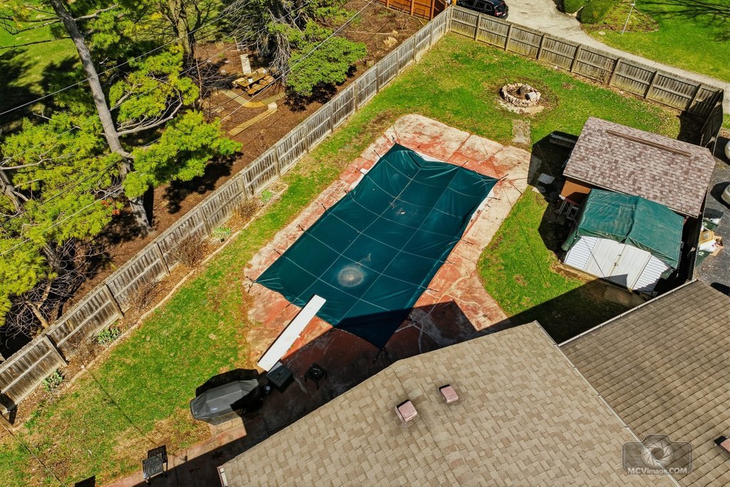 20W260 Meadow Lane, Lemont, IL 60439