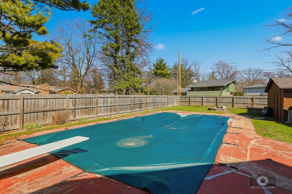 20W260 Meadow Lane, Lemont, IL 60439