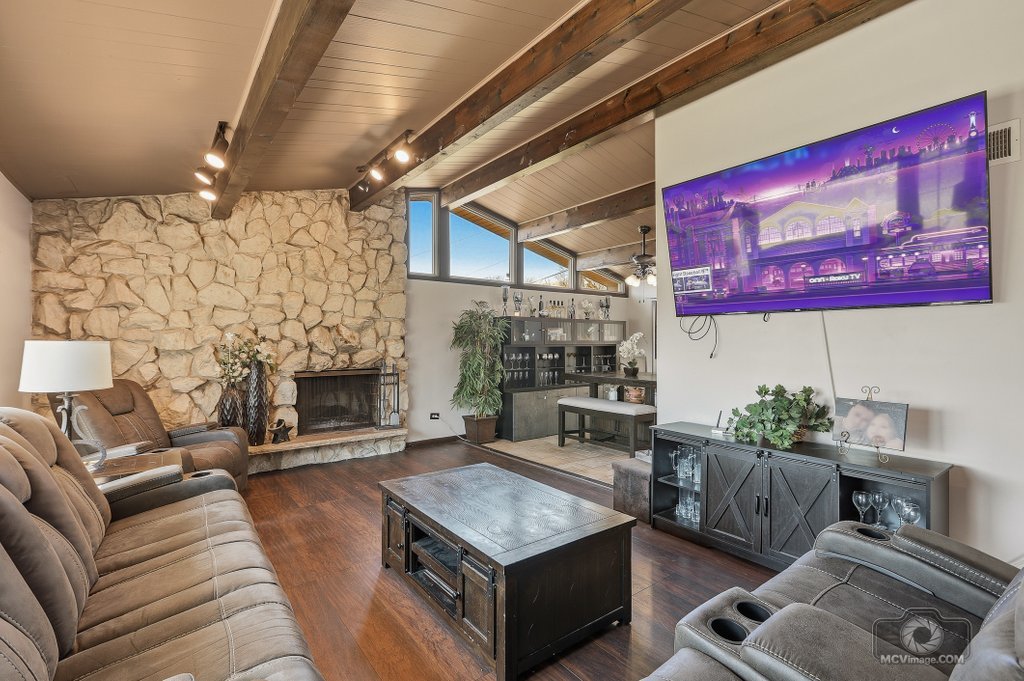 20W260 Meadow Lane, Lemont, IL 60439