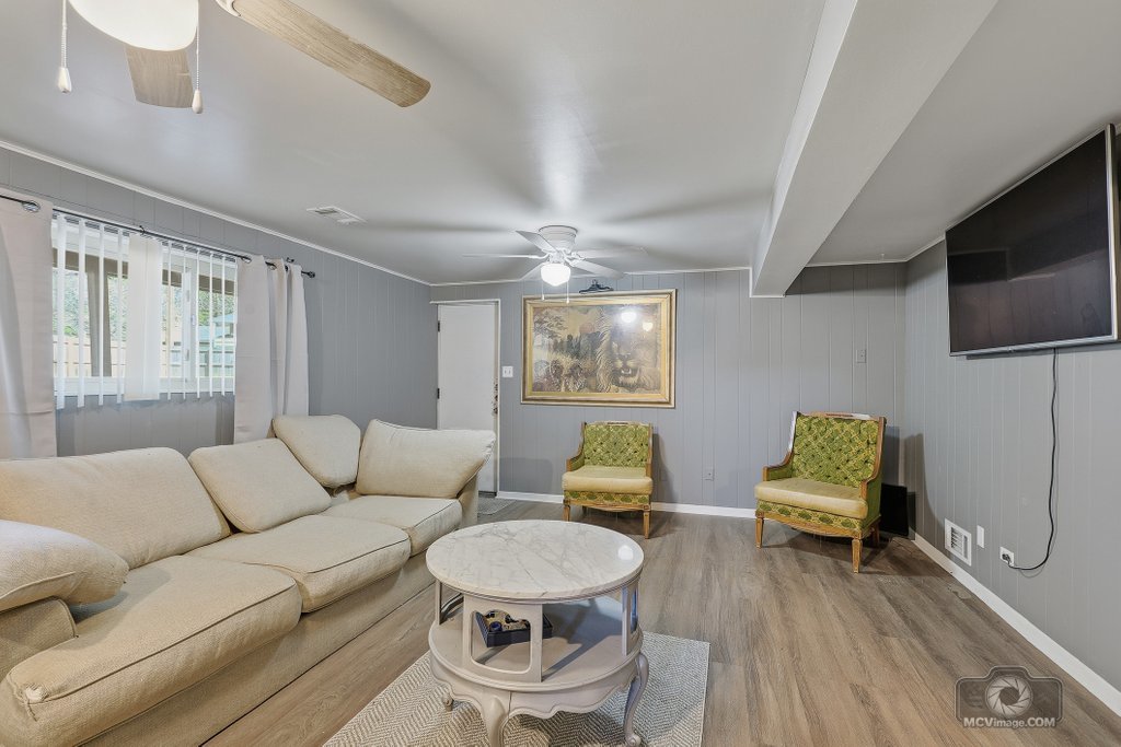 20W260 Meadow Lane, Lemont, IL 60439