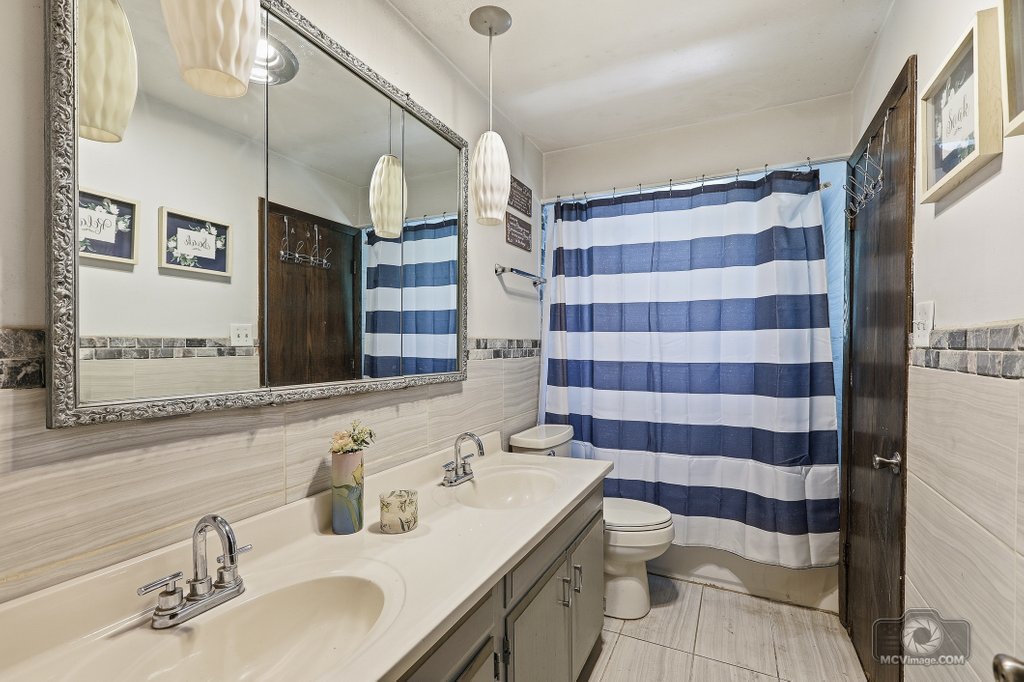 20W260 Meadow Lane, Lemont, IL 60439