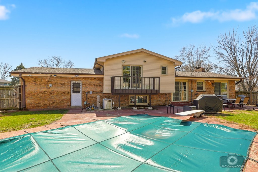 20W260 Meadow Lane, Lemont, IL 60439