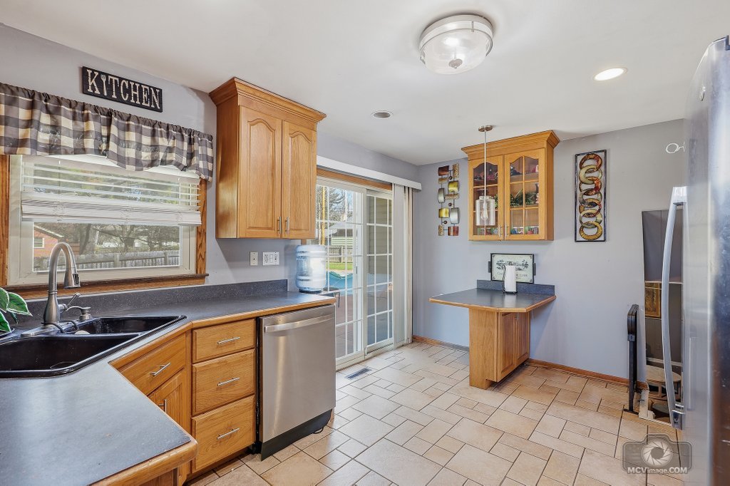 20W260 Meadow Lane, Lemont, IL 60439