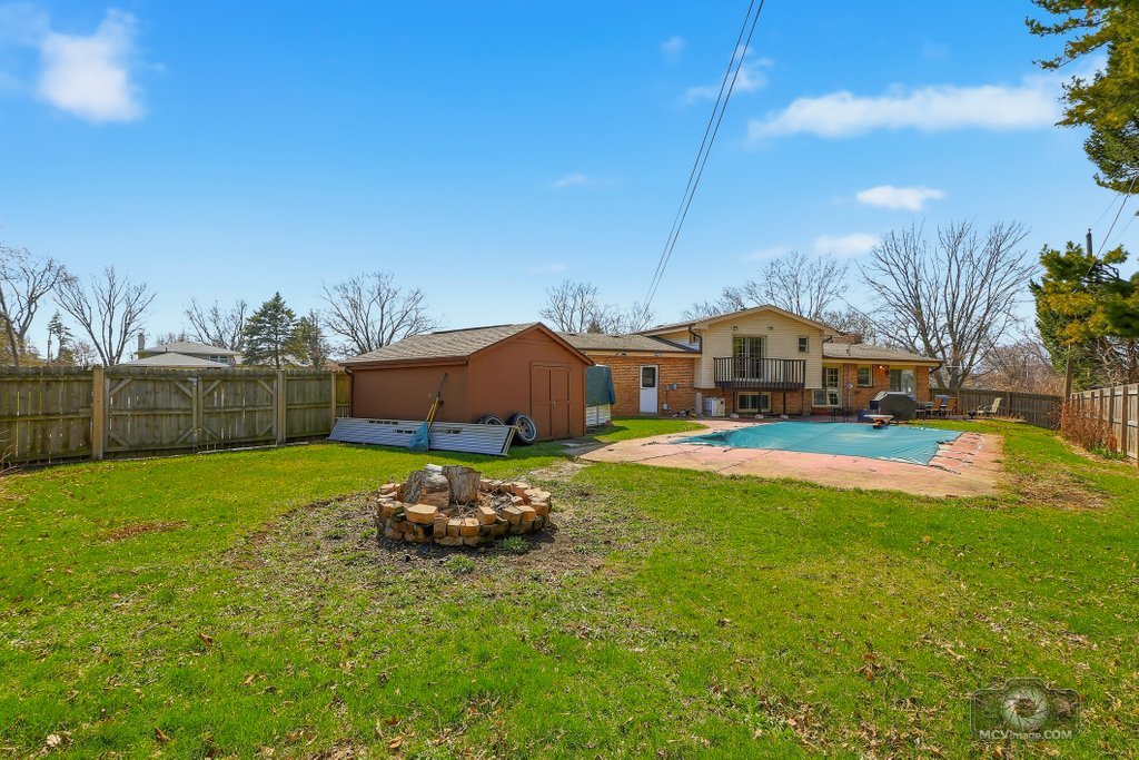 20W260 Meadow Lane, Lemont, IL 60439