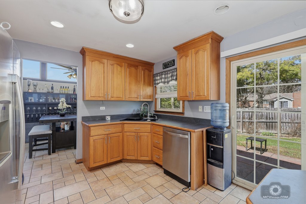 20W260 Meadow Lane, Lemont, IL 60439