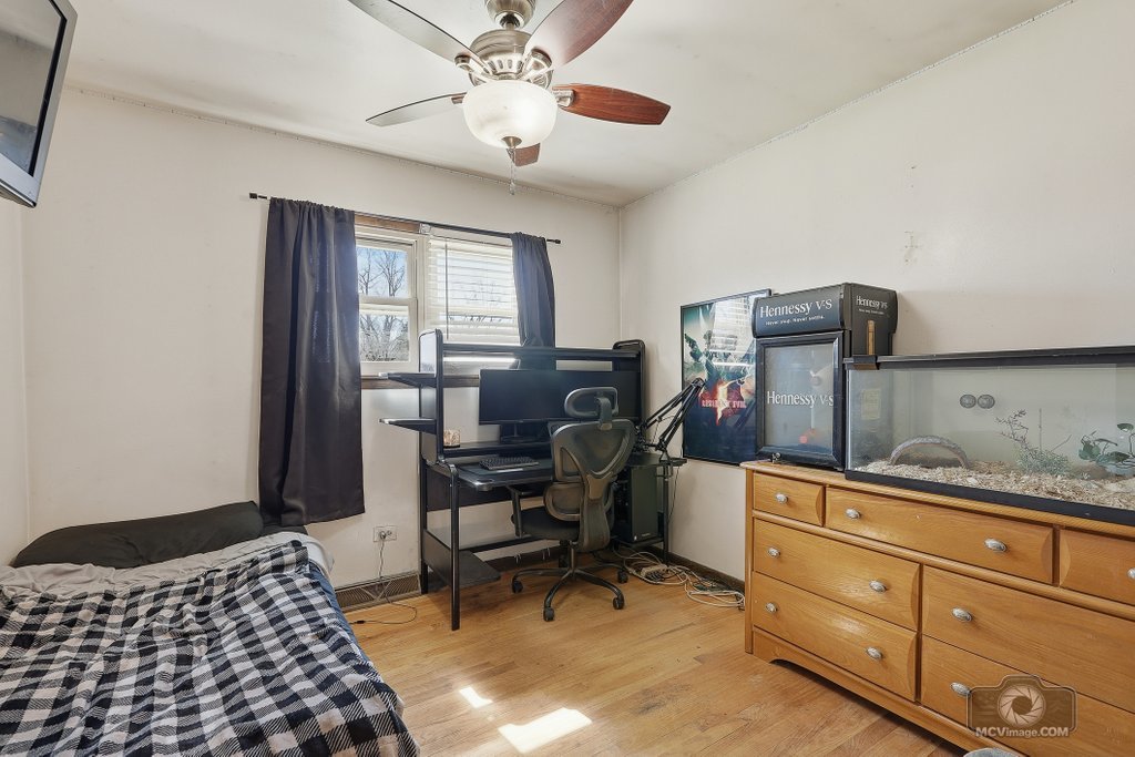 20W260 Meadow Lane, Lemont, IL 60439