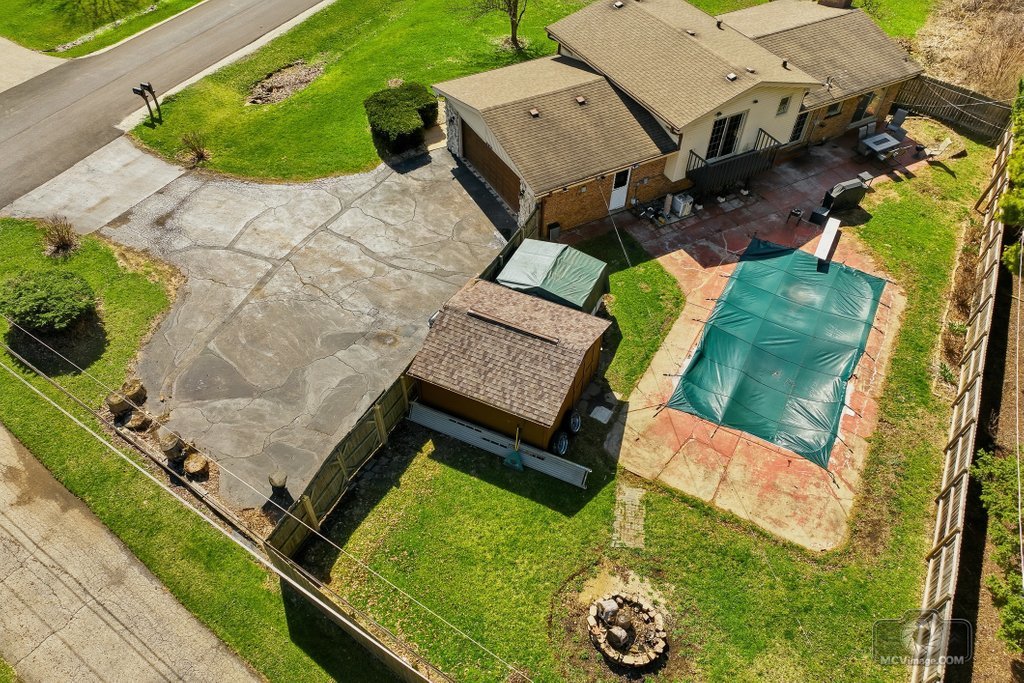 20W260 Meadow Lane, Lemont, IL 60439