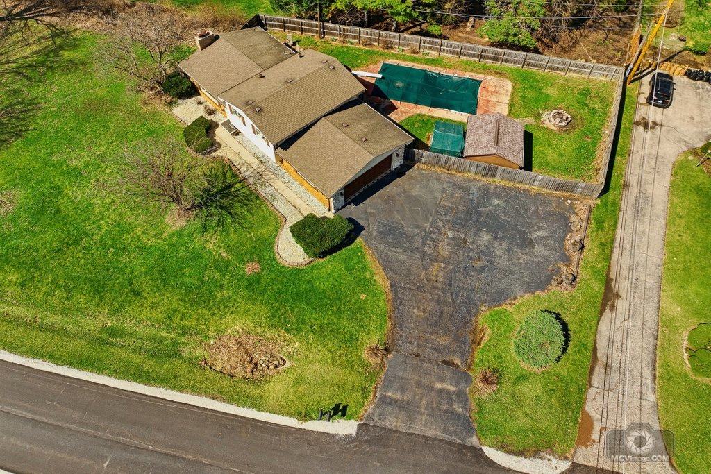 20W260 Meadow Lane, Lemont, IL 60439