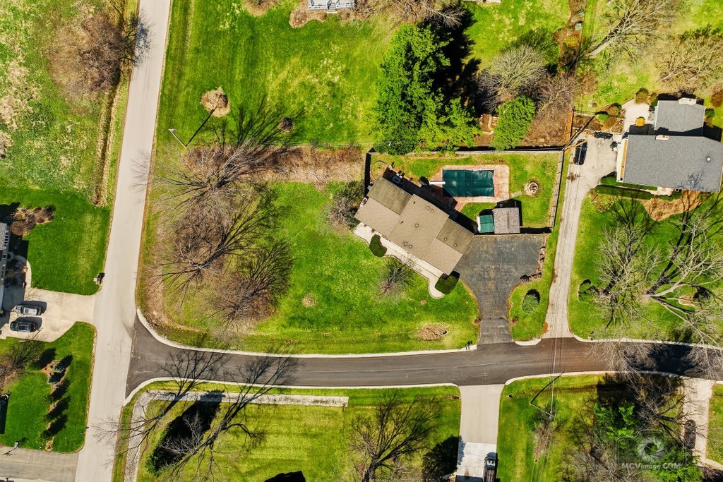 20W260 Meadow Lane, Lemont, IL 60439