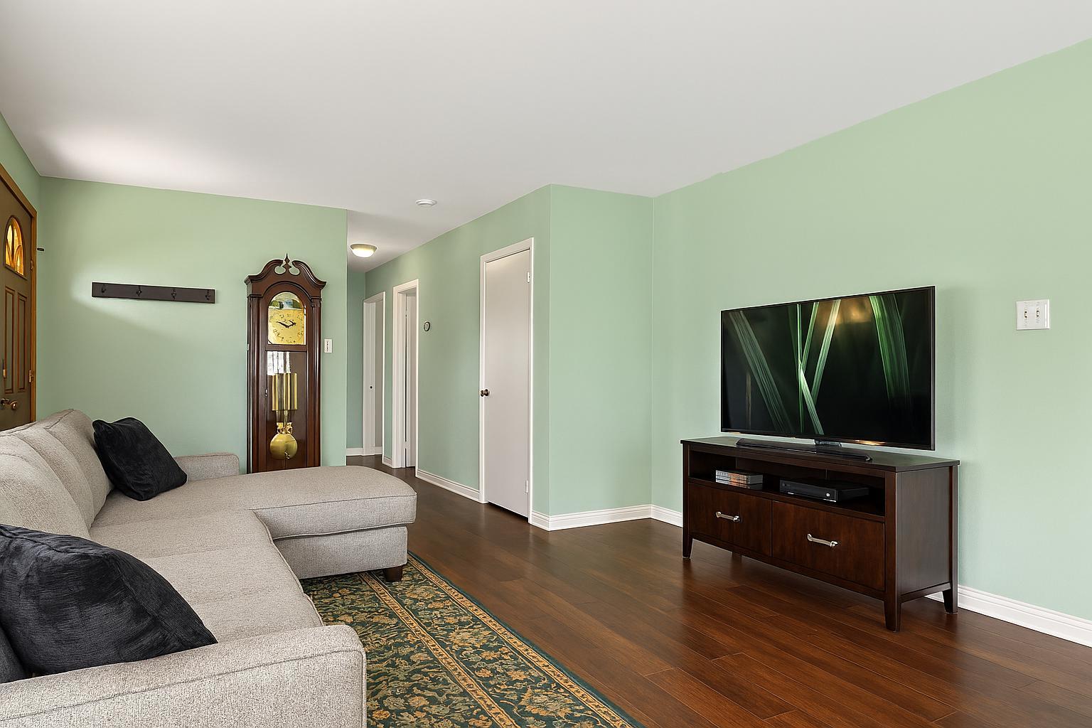 9966 S California Avenue, Evergreen Park, IL 60805