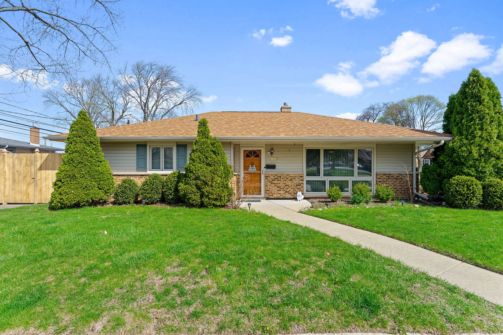 9966 S California Avenue, Evergreen Park, IL 60805