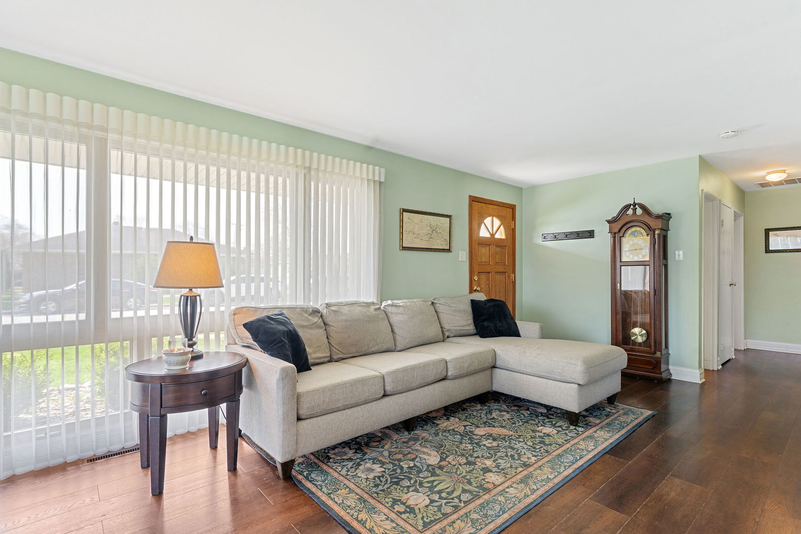 9966 S California Avenue, Evergreen Park, IL 60805